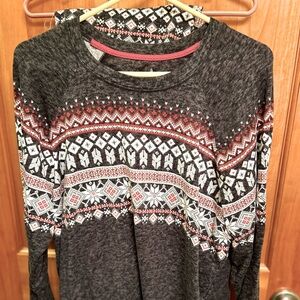 Cuddle duds pajamas. Worn only a few times. Black and red colored